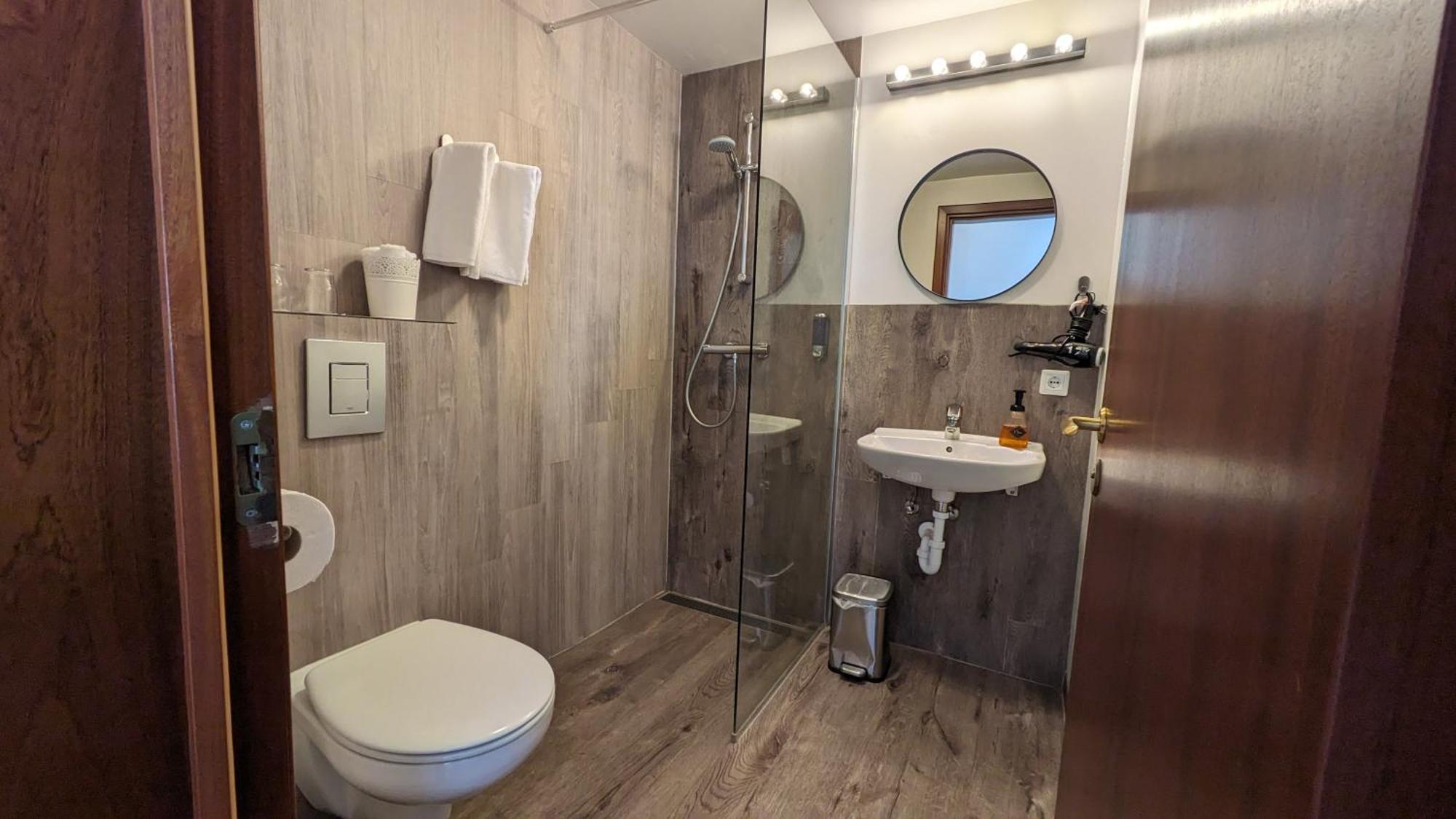The Vik Inn By Ourhotels المظهر الخارجي الصورة